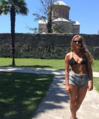 💋 У меня есть все, что нужно для того, чтобы твои мечты стали реальностью. Пригласи меня в свои грезы, и я окунусь в них с тобой. ❤️
Я пережила все - опыт и страсть бурлят внутри меня, готовые дарить тебе незабываемые мгновения. У меня нежные руки, умелые губы и тело, которое ты будешь помнить навсегда. Ты будешь приятно удивлен тем, что может сделать со мной в Москве. 😈🔥
Я поистине мастерица в своем деле, и отзывы моих клиентов только подтверждают это. Мои фото - это я, настоящая и завораживающая. 📷
Так что не теряй время, и позвони мне прямо сейчас. Я уже жду твоих звонков. Встретимся в Москве и сделаем эту встречу незабываемой. 💫 Алина